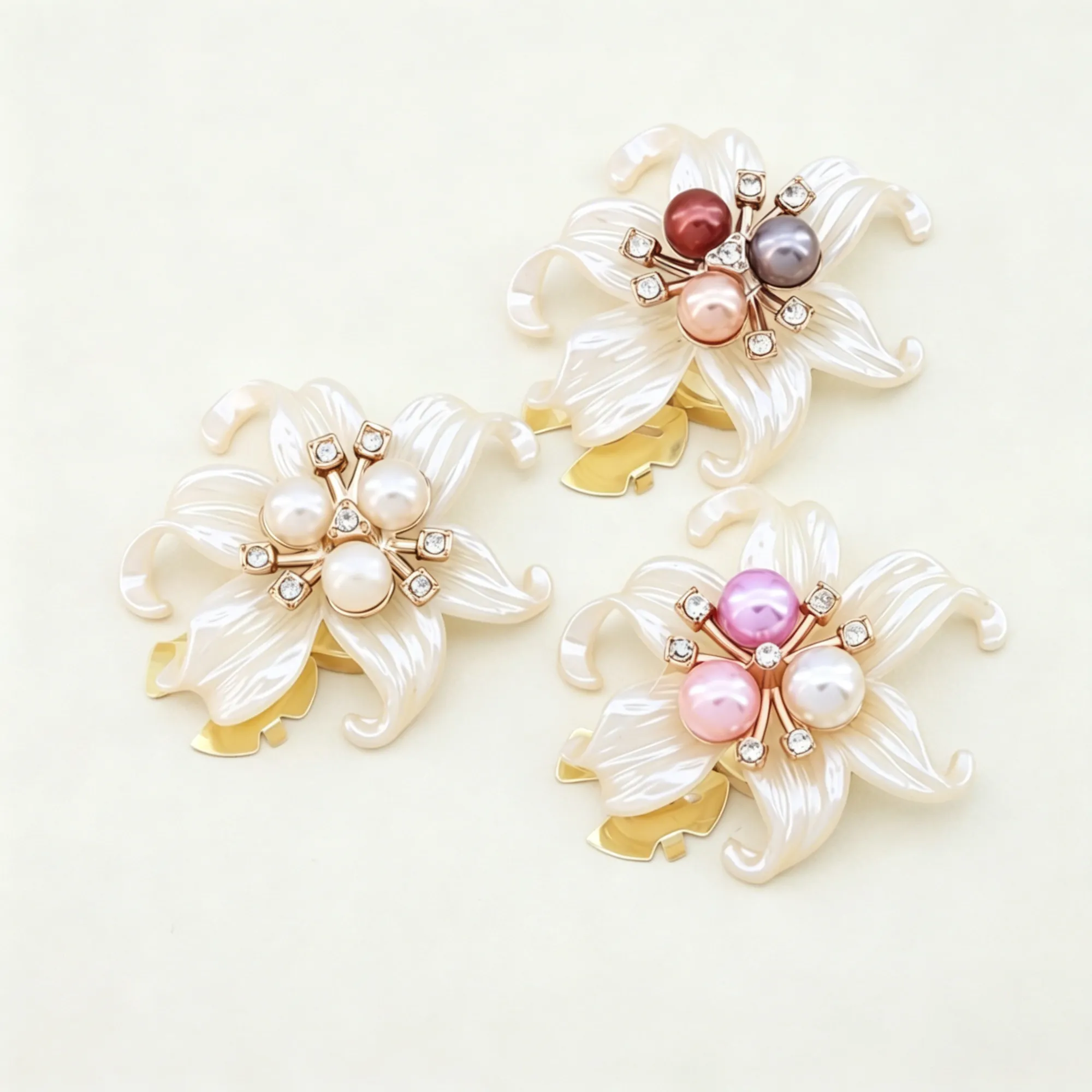 Elegant Pearl Flower Shirt Clips & Brooches – Decorative Button Covers with Rhinestones for Women's Blouses, Coats & Dresses